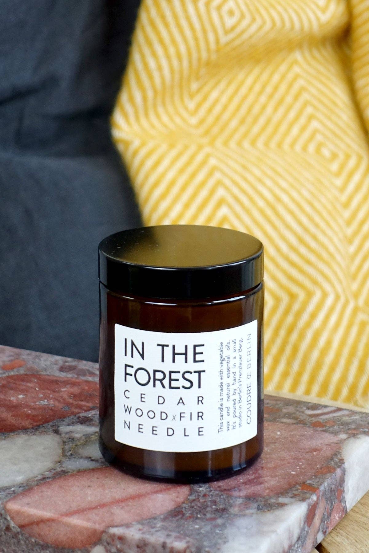 Coudre Berlin - IN THE FOREST – Handgemachte vegane Duftkerze mit Zedernholz & Tannennadel