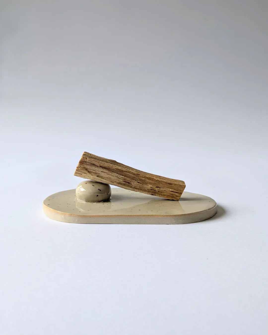 no need for more - Räucherstäbchenhalter - Keramik - Palo Santo