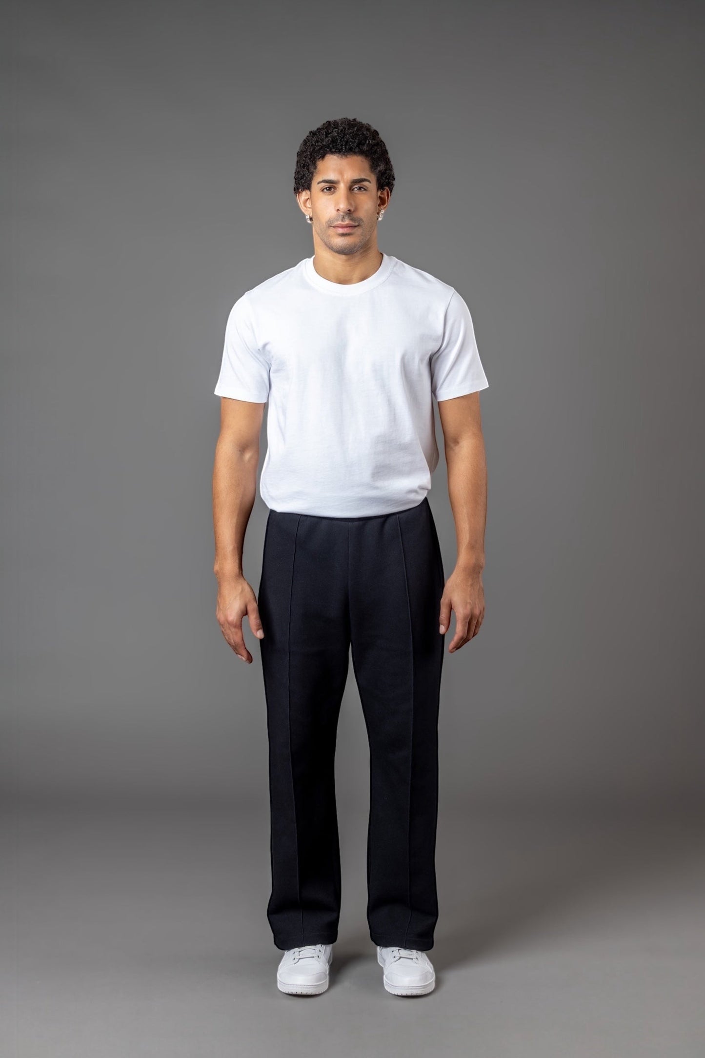 MODERNE WEITE JOGGINGHOSE P5