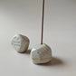 no need for more - Räucherstäbchenhalter - Keramik - Pebble