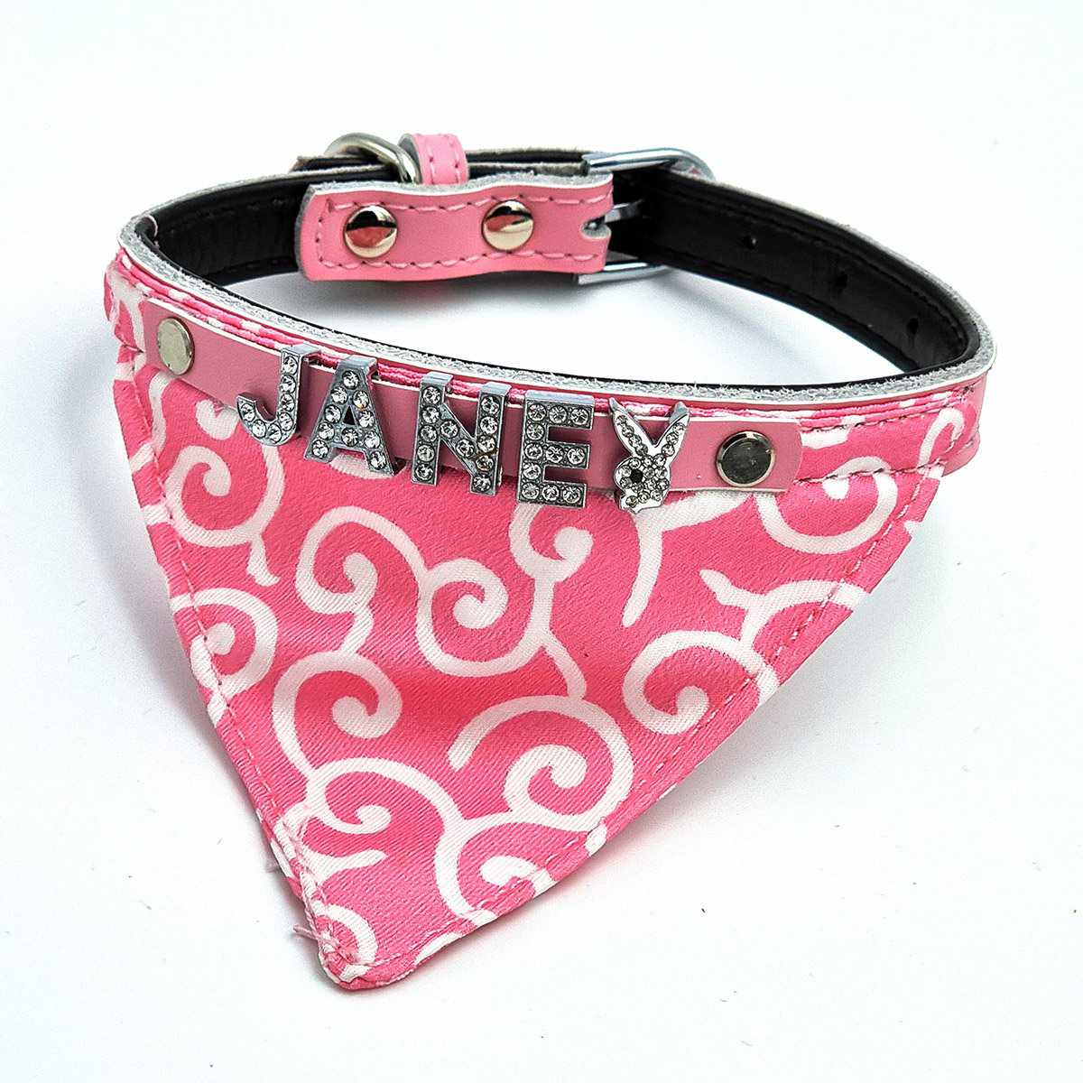 Hundehalstuch mit Namen und Hundehalsband aus echtem Leder. Besetzt mit glitzer Strass-Buchstaben