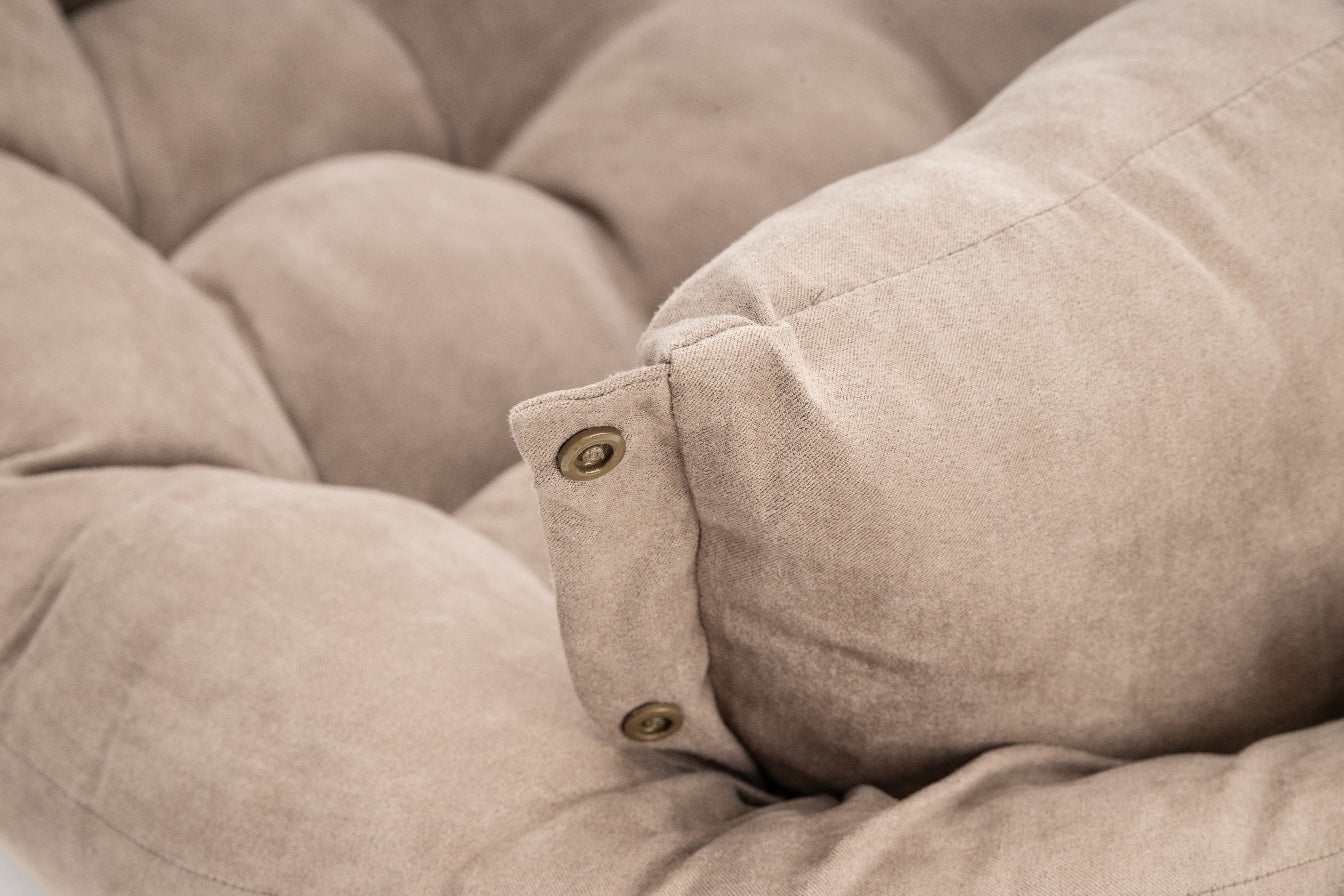 Leichte Matte mit Kissen mit drei verschiedenen Liegemöglichkeiten